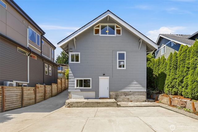 4318 1st Avenue NE, Seattle, WA 98105
