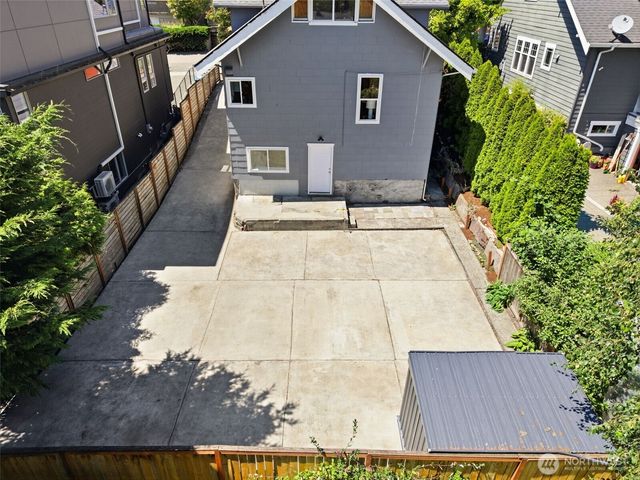 4318 1st Avenue NE, Seattle, WA 98105