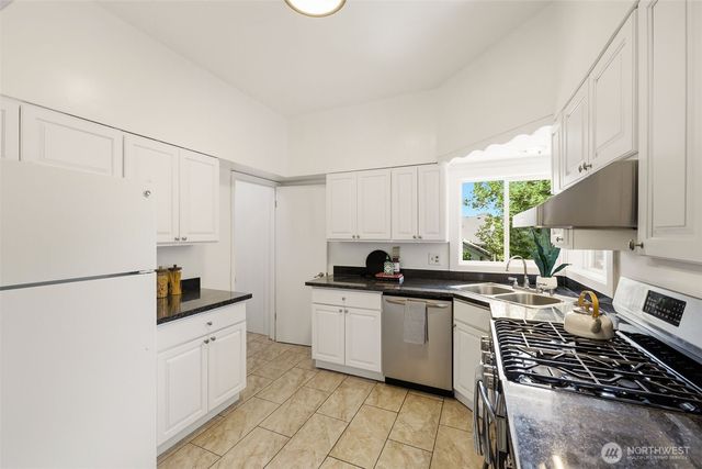 4318 1st Avenue NE, Seattle, WA 98105