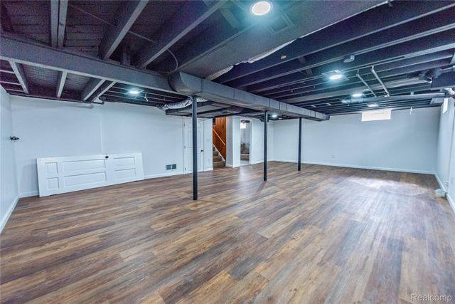 10425 Elgin Avenue, Huntington Woods, MI 48070