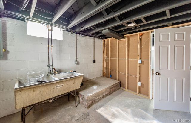 10425 Elgin Avenue, Huntington Woods, MI 48070