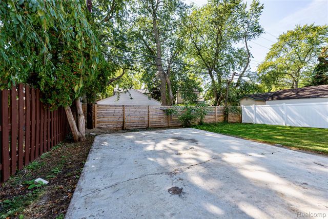 10425 Elgin Avenue, Huntington Woods, MI 48070