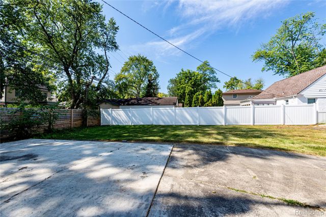 10425 Elgin Avenue, Huntington Woods, MI 48070