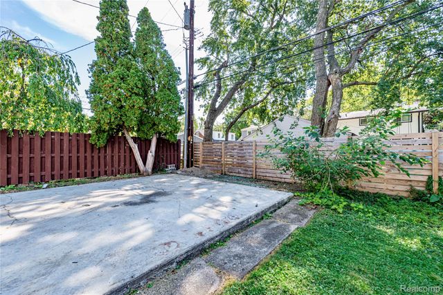 10425 Elgin Avenue, Huntington Woods, MI 48070