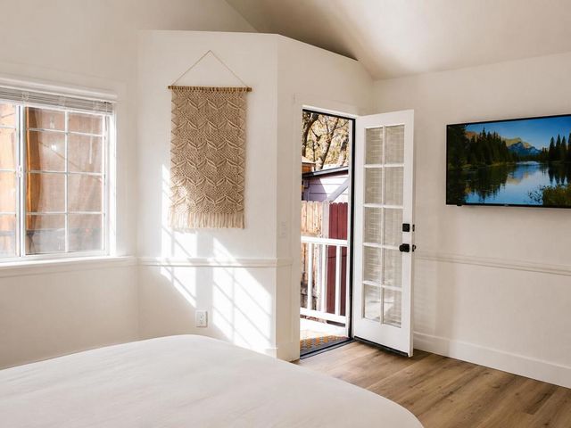 612 Maple Lane, Sugarloaf, CA 92386