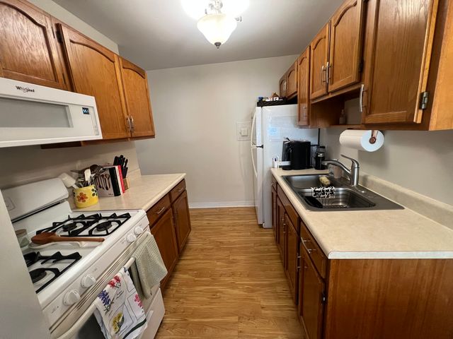481 Duane Terrace A2, Glen Ellyn, IL 60137