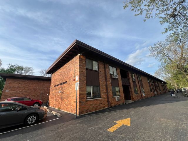 481 Duane Terrace A2, Glen Ellyn, IL 60137