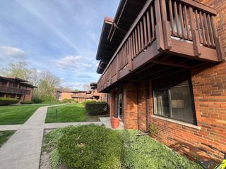 481 Duane Terrace A2, Glen Ellyn, IL 60137