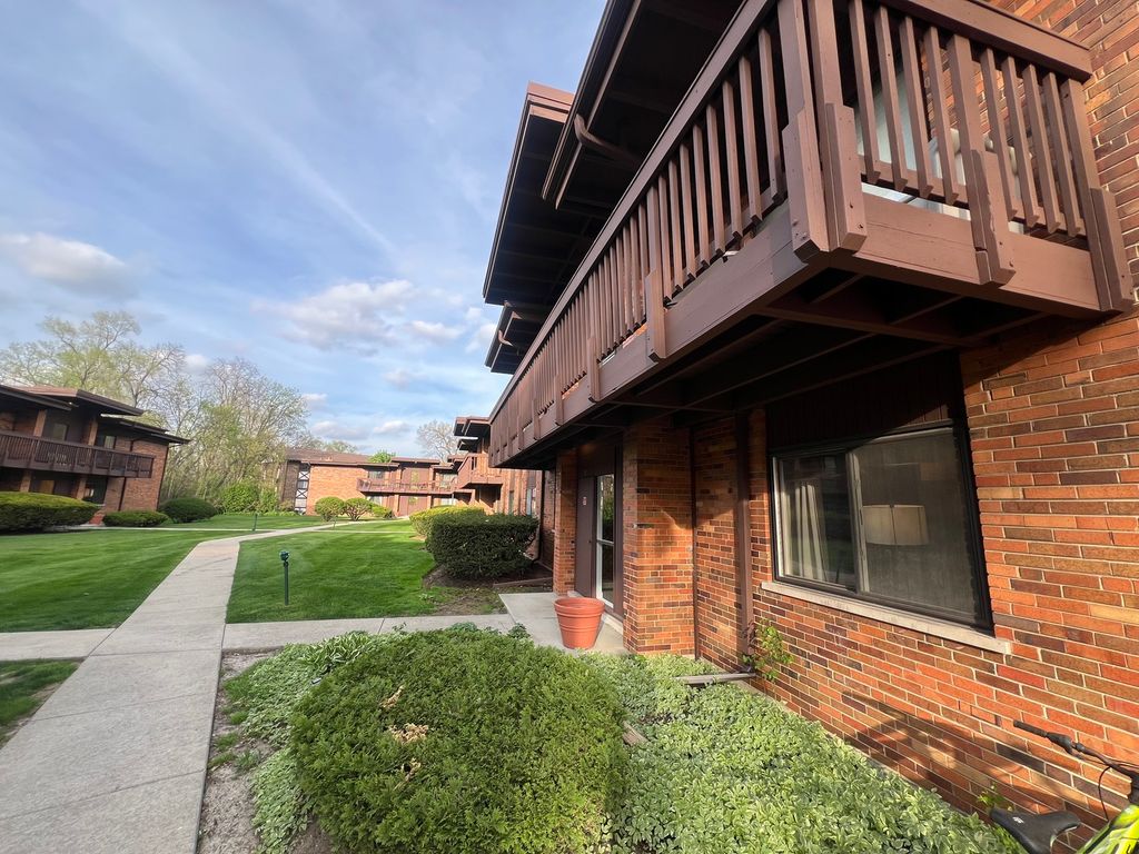 481 Duane Terrace A2, Glen Ellyn, IL 60137