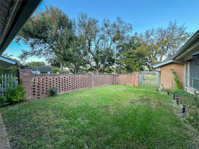 5126 Berry Creek Drive, Houston, TX 77017