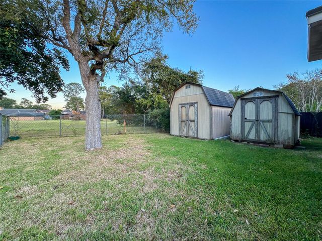 5126 Berry Creek Drive, Houston, TX 77017