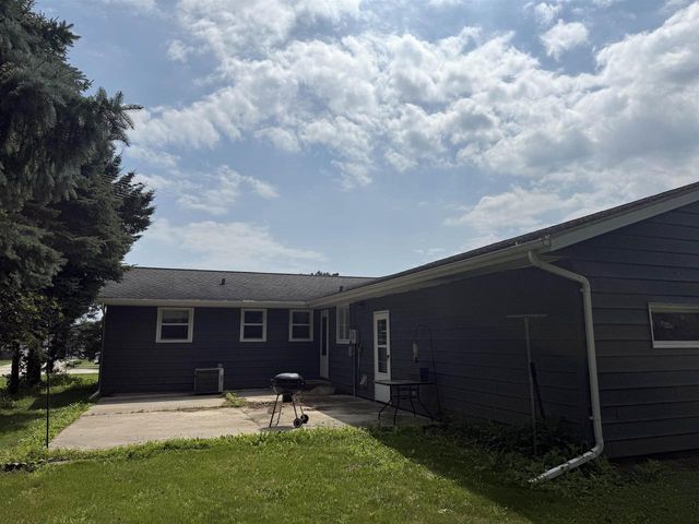 1600 HICKORY LANE, New Holstein, WI 53061