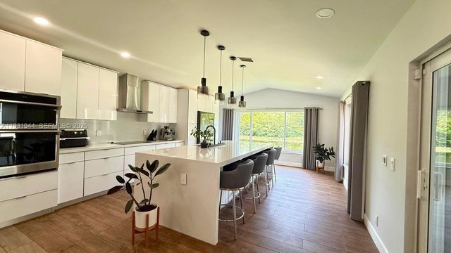 388 Carrington Dr 0, Weston, FL 33326