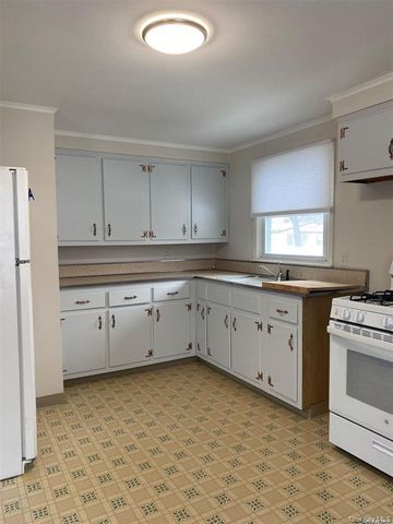 50 Grand Place, East Northport, NY 11731