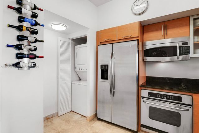 31 SE 5th Street 3812, Miami, FL 33131