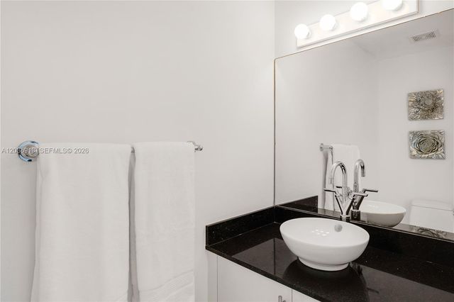31 SE 5th Street 3812, Miami, FL 33131