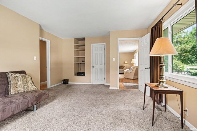 121 S Twyckenham Drive, South Bend, IN 46617