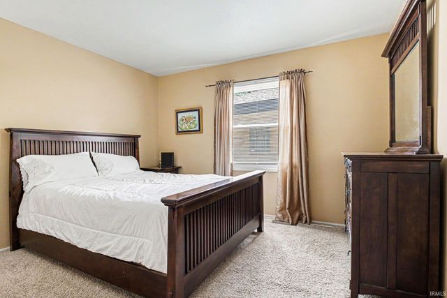 121 S Twyckenham Drive, South Bend, IN 46617