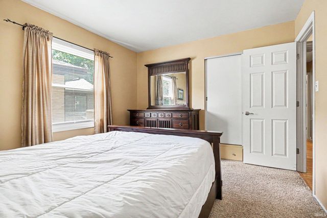 121 S Twyckenham Drive, South Bend, IN 46617