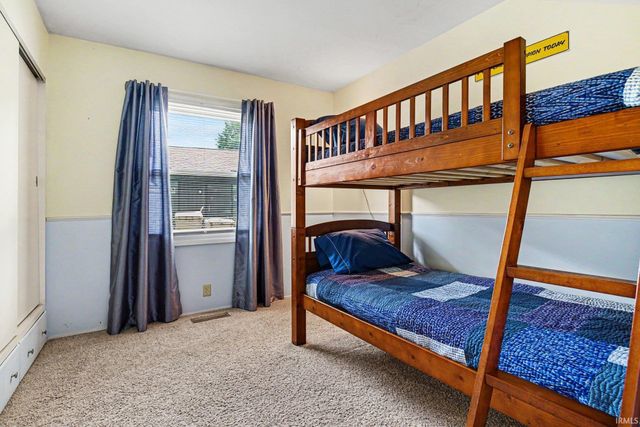 121 S Twyckenham Drive, South Bend, IN 46617
