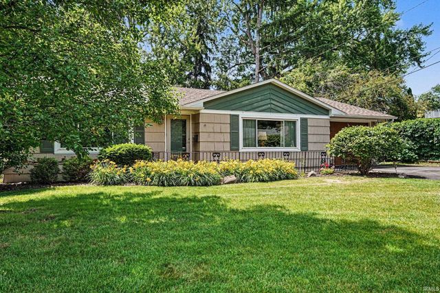 121 S Twyckenham Drive, South Bend, IN 46617