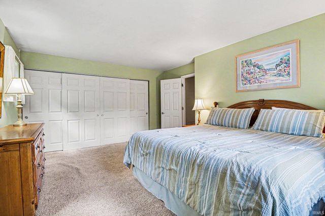121 S Twyckenham Drive, South Bend, IN 46617