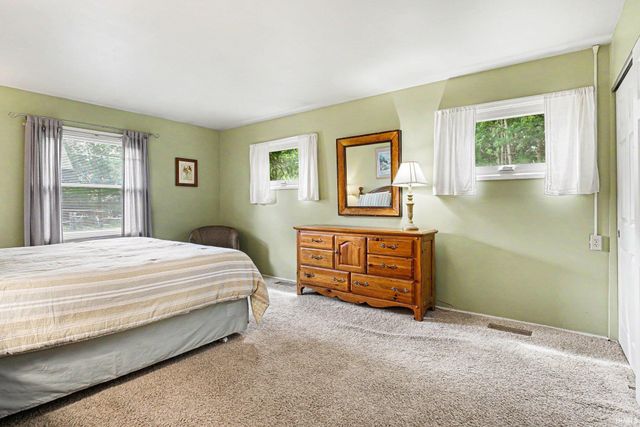 121 S Twyckenham Drive, South Bend, IN 46617