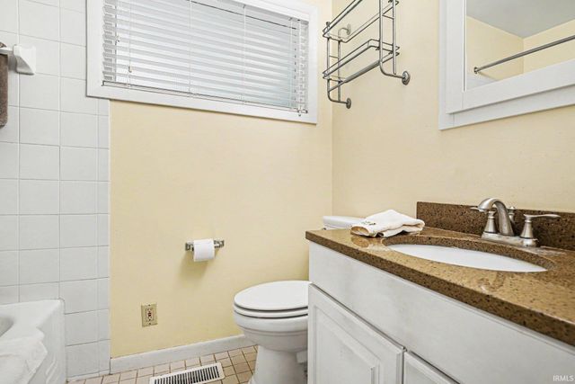 121 S Twyckenham Drive, South Bend, IN 46617