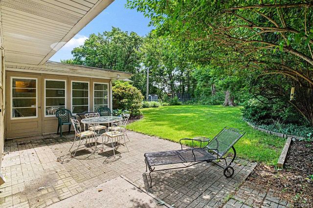 121 S Twyckenham Drive, South Bend, IN 46617