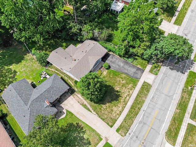 121 S Twyckenham Drive, South Bend, IN 46617
