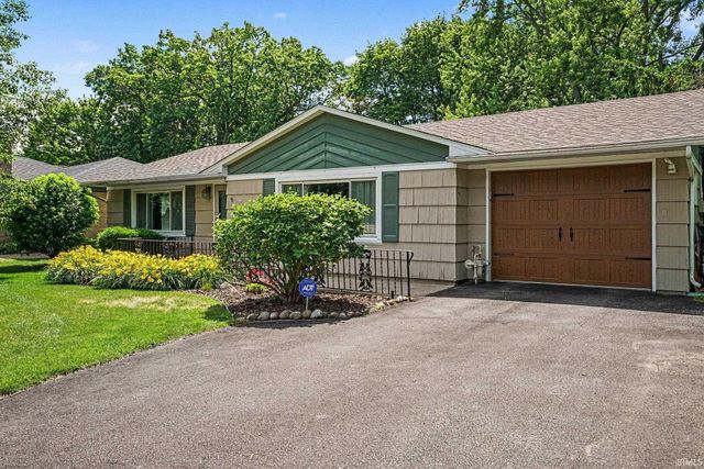 121 S Twyckenham Drive, South Bend, IN 46617