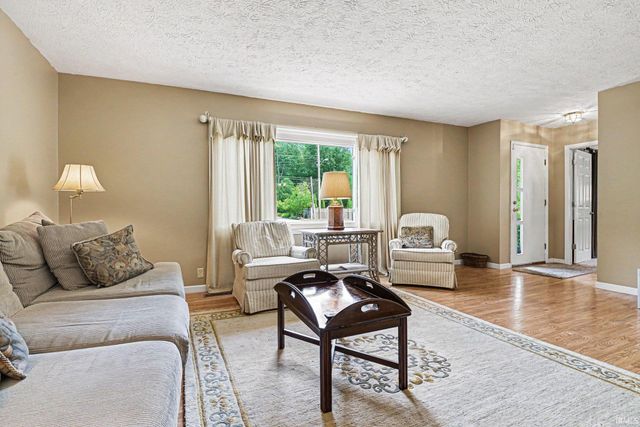 121 S Twyckenham Drive, South Bend, IN 46617