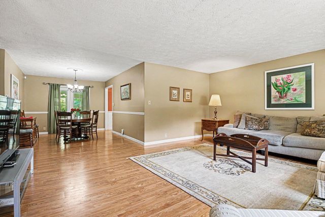 121 S Twyckenham Drive, South Bend, IN 46617