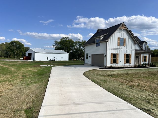 568 Hiwassee Rd, Lebanon, TN 37087