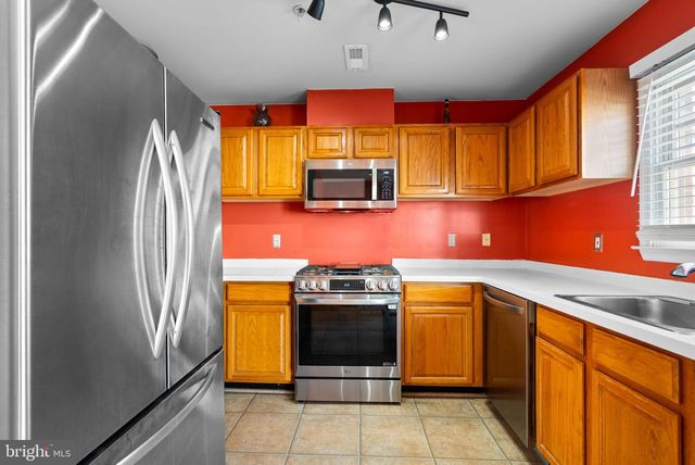 802 HR DR SE, Washington, DC 20032