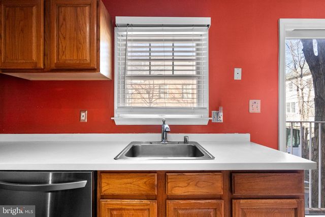 802 HR DR SE, Washington, DC 20032