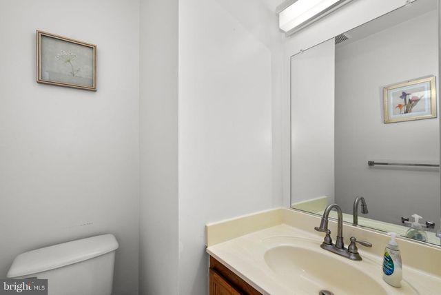 802 HR DR SE, Washington, DC 20032