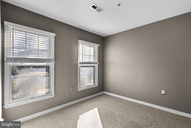 802 HR DR SE, Washington, DC 20032