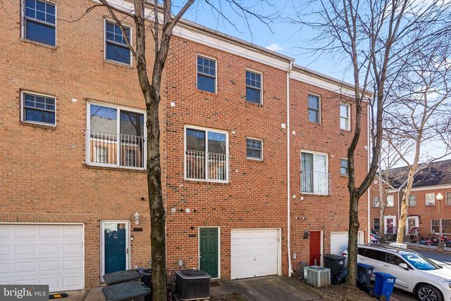 802 HR DR SE, Washington, DC 20032