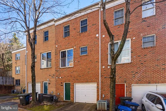 802 HR DR SE, Washington, DC 20032