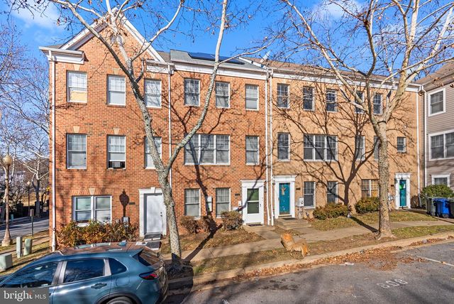 802 HR DR SE, Washington, DC 20032