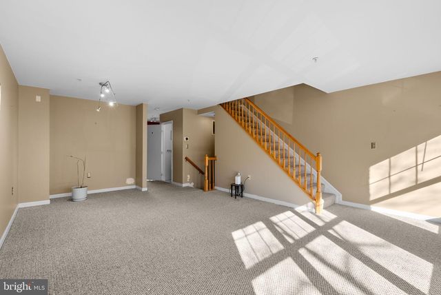 802 HR DR SE, Washington, DC 20032