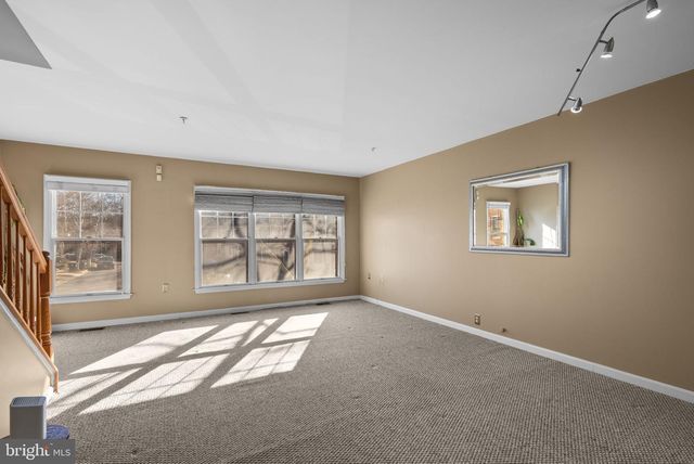 802 HR DR SE, Washington, DC 20032