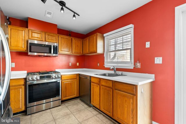 802 HR DR SE, Washington, DC 20032