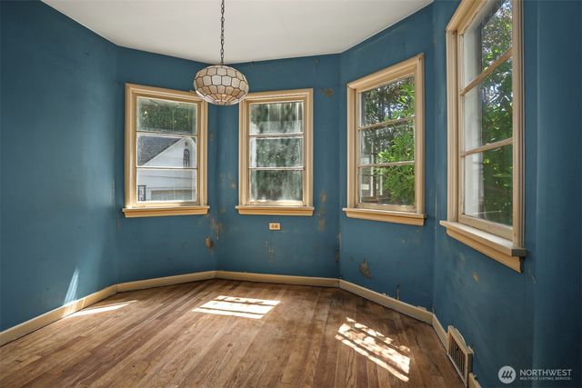 8552 31st Avenue NW, Seattle, WA 98117