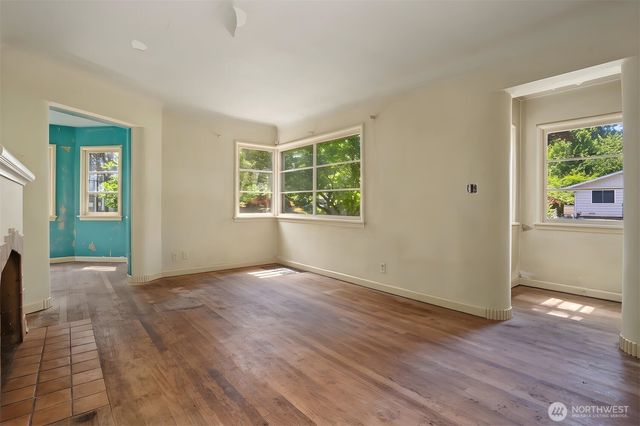 8552 31st Avenue NW, Seattle, WA 98117