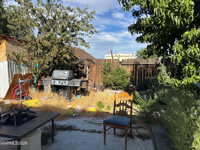 2060 S Mackenzie Circle, Sparks, NV 89431