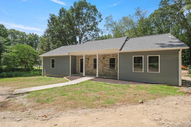 9 Gretna Park Road, Pleasant Valley, NY 12569