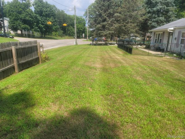 9229 Oakland Drive, Portage, MI 49024