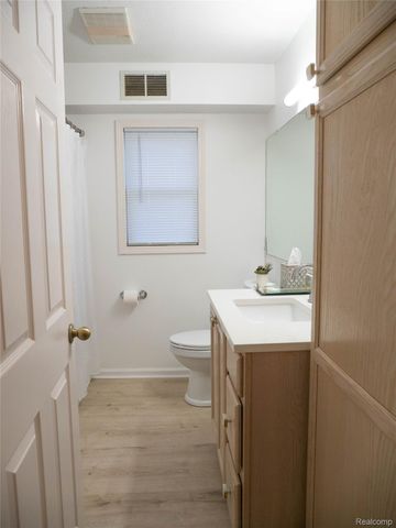 9229 Oakland Drive, Portage, MI 49024